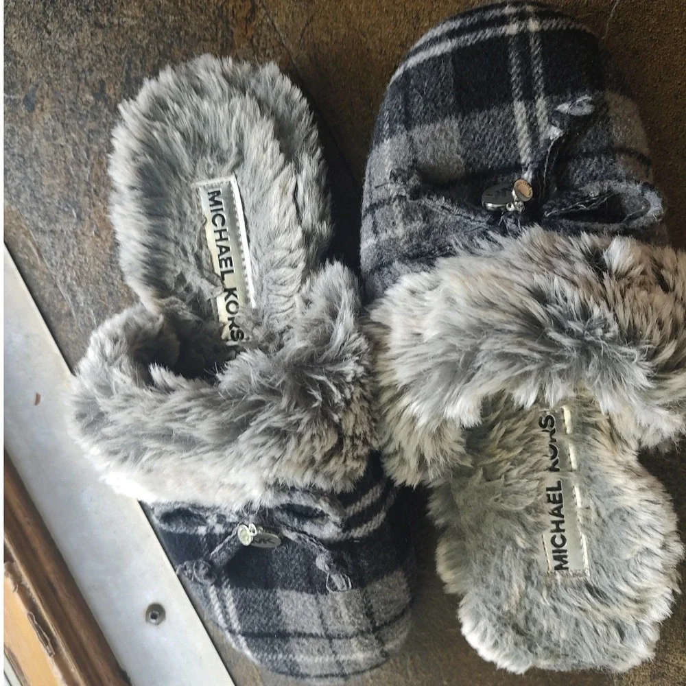 Michael Kors Plaid Slippers Women Size L Grey Black Excellent Faux Fur MK Logo